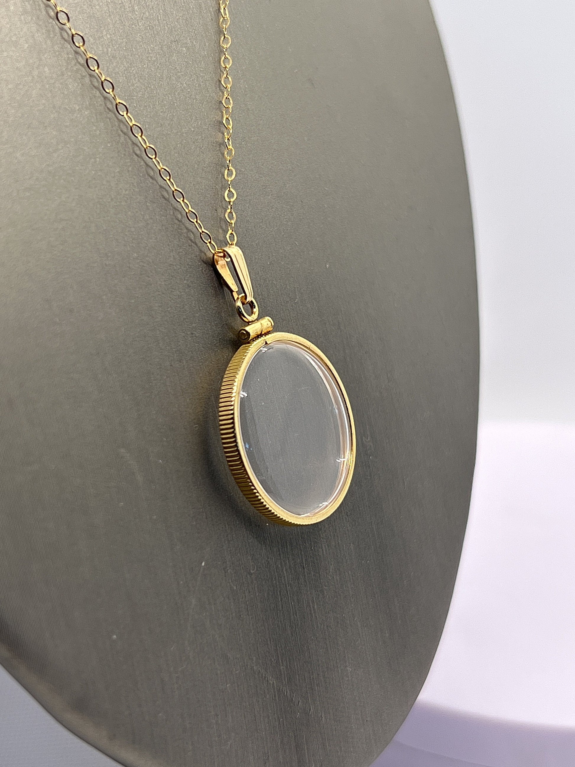 25mm 14K Gold-Filled Shaker Locket detail