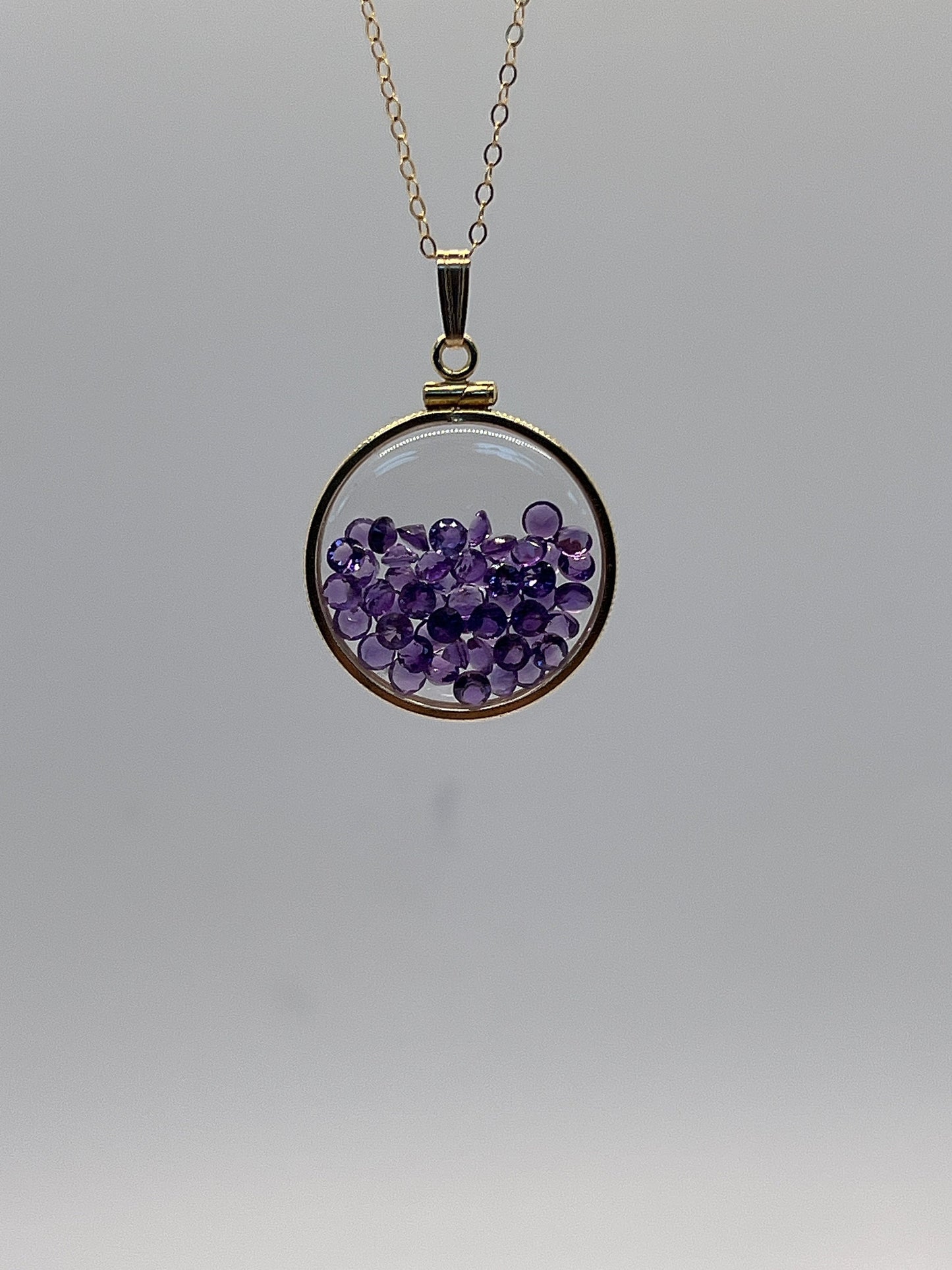 25mm 14K Gold-Filled Shaker Locket detail