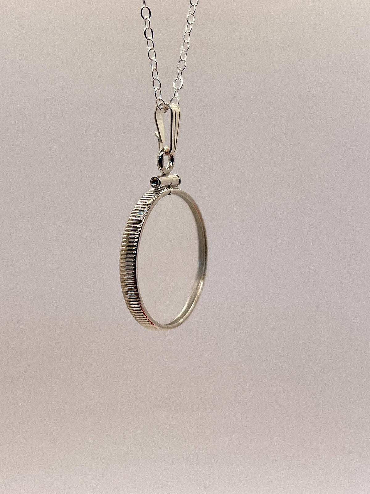 20mm Sterling Silver Mineral-Glass Shaker Locket for Keepsakes detail