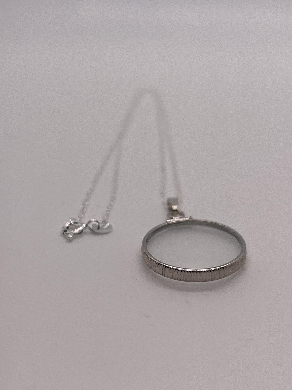 20mm Sterling Silver Mineral-Glass Shaker Locket for Keepsakes detail