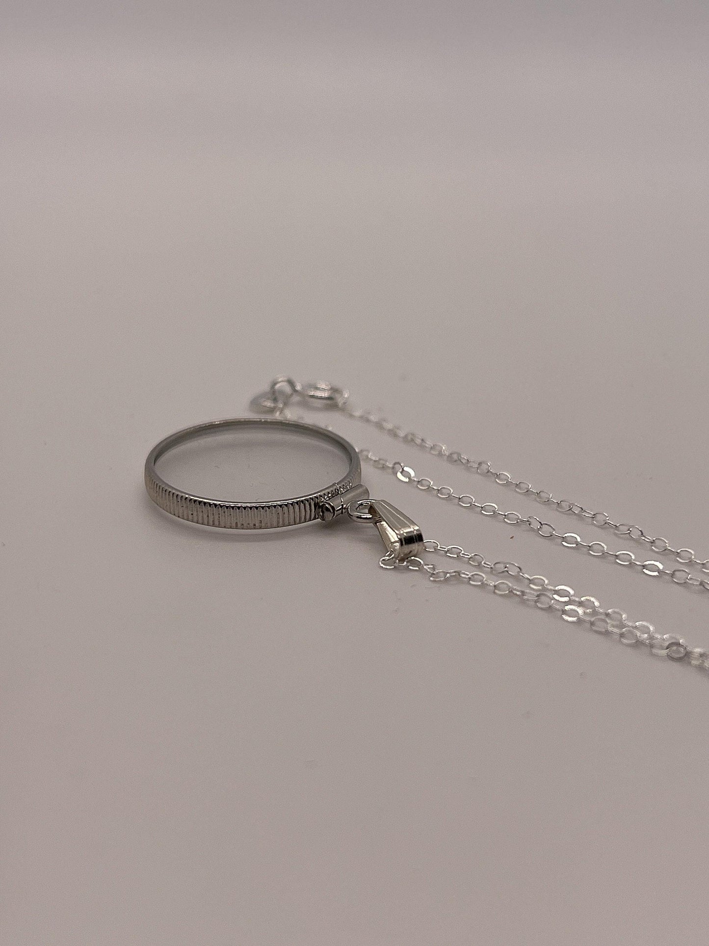20mm Sterling Silver Mineral-Glass Shaker Locket for Keepsakes detail