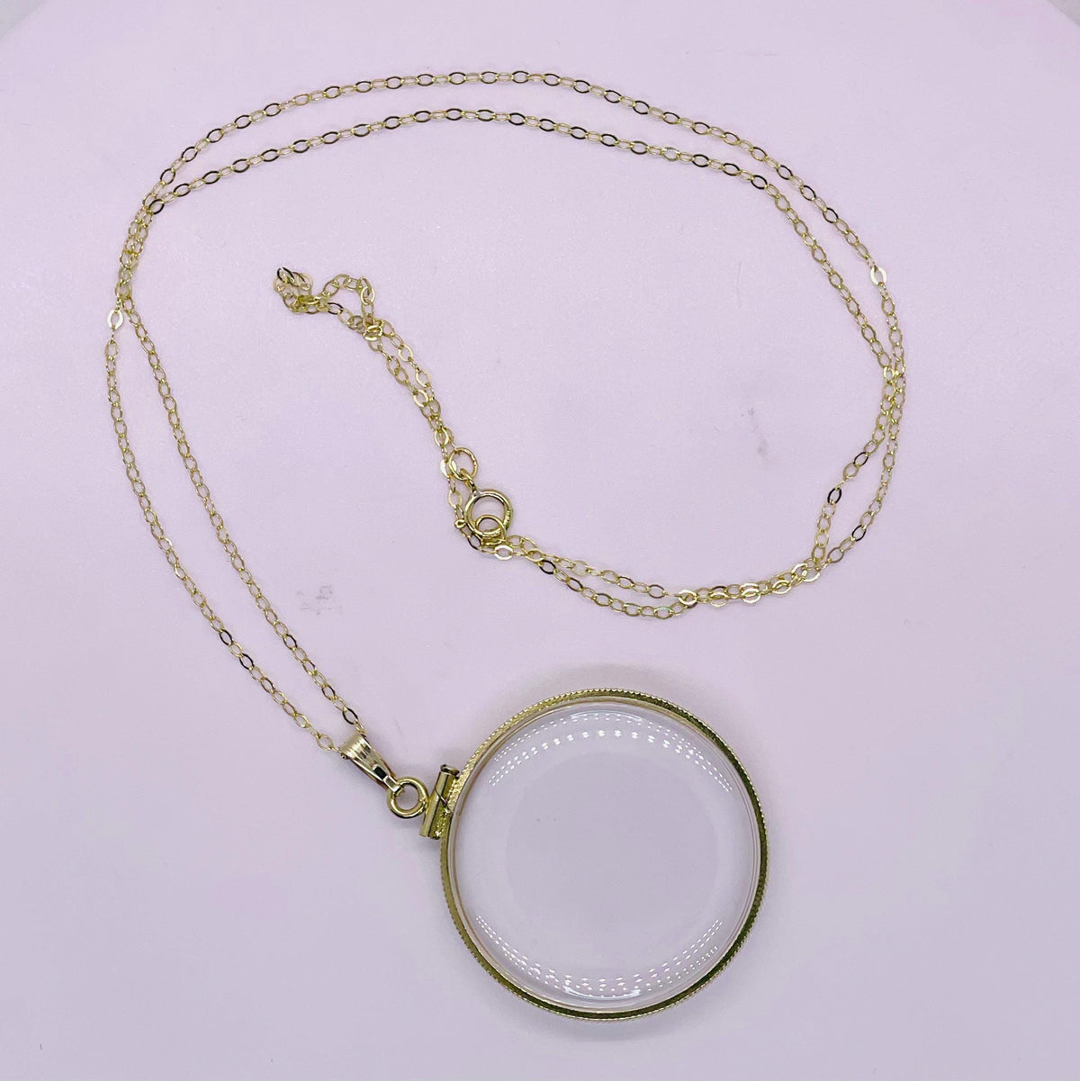 30mm 14K Gold-Filled Shaker Locket detail
