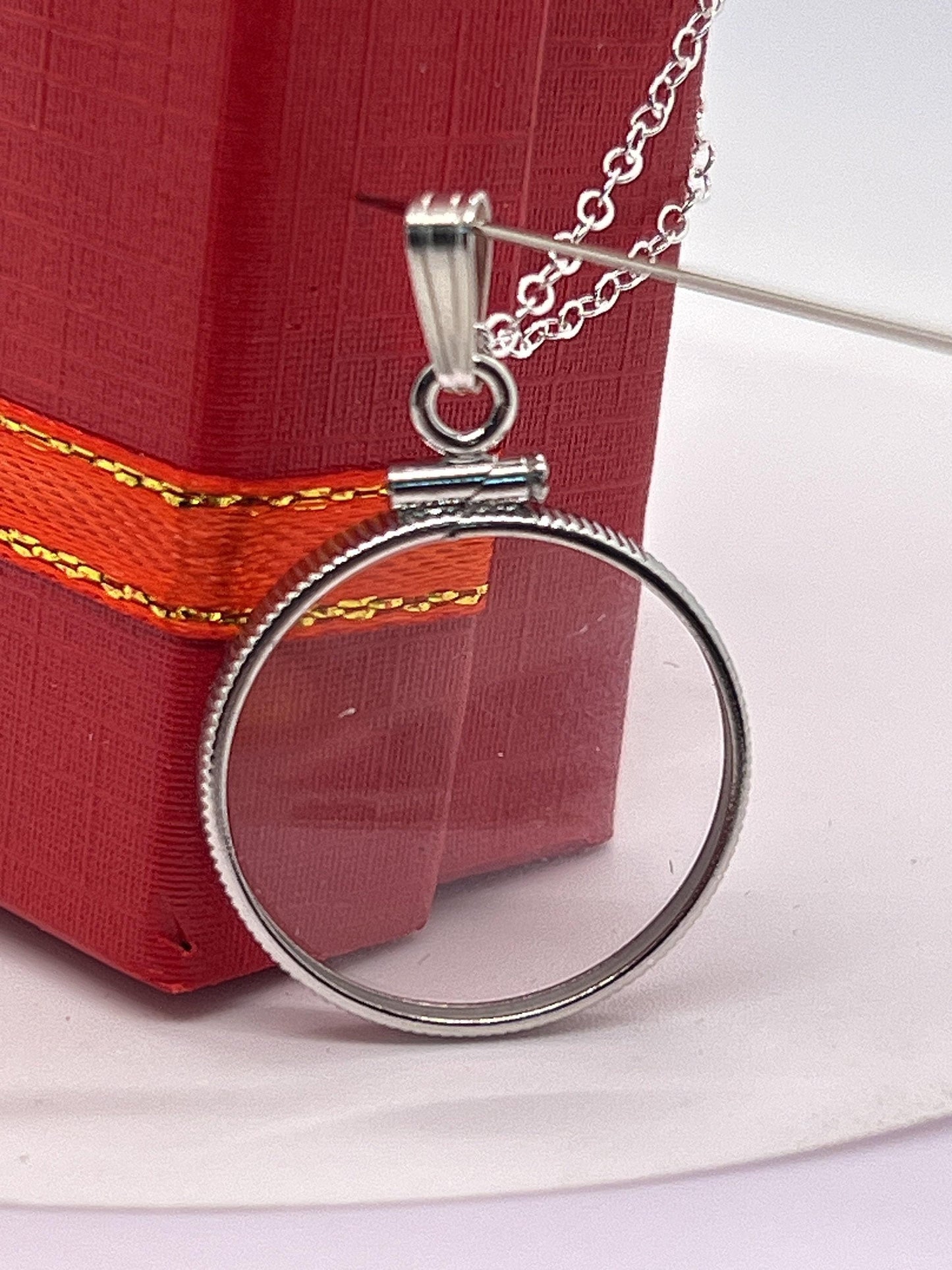 20mm Sterling Silver Mineral-Glass Shaker Locket for Keepsakes detail