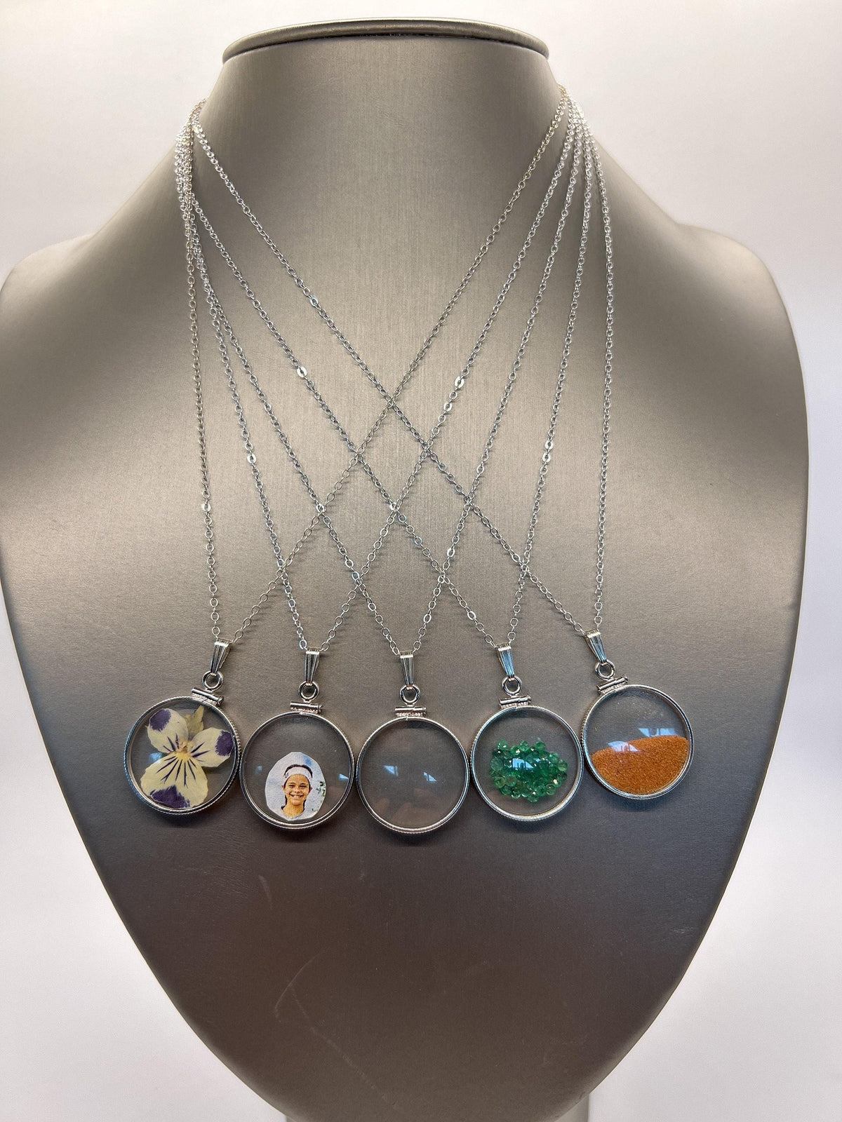 20mm Sterling Silver Mineral-Glass Shaker Locket for Keepsakes detail