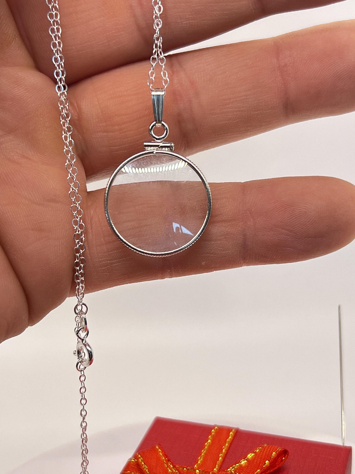 20mm Sterling Silver Mineral-Glass Shaker Locket for Keepsakes detail