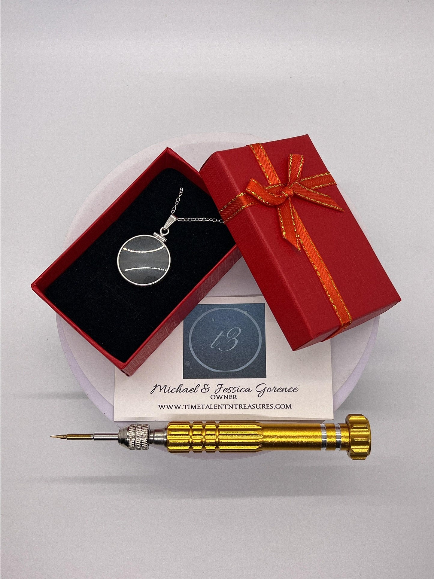 20mm Sterling Silver Mineral-Glass Shaker Locket for Keepsakes detail