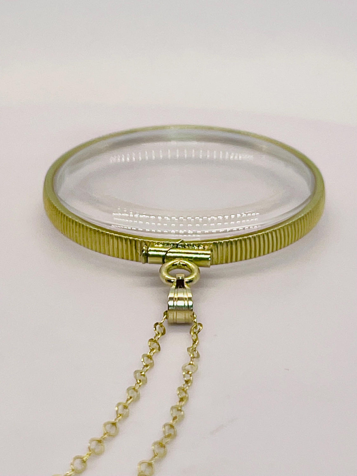 30mm 14K Gold-Filled Shaker Locket detail