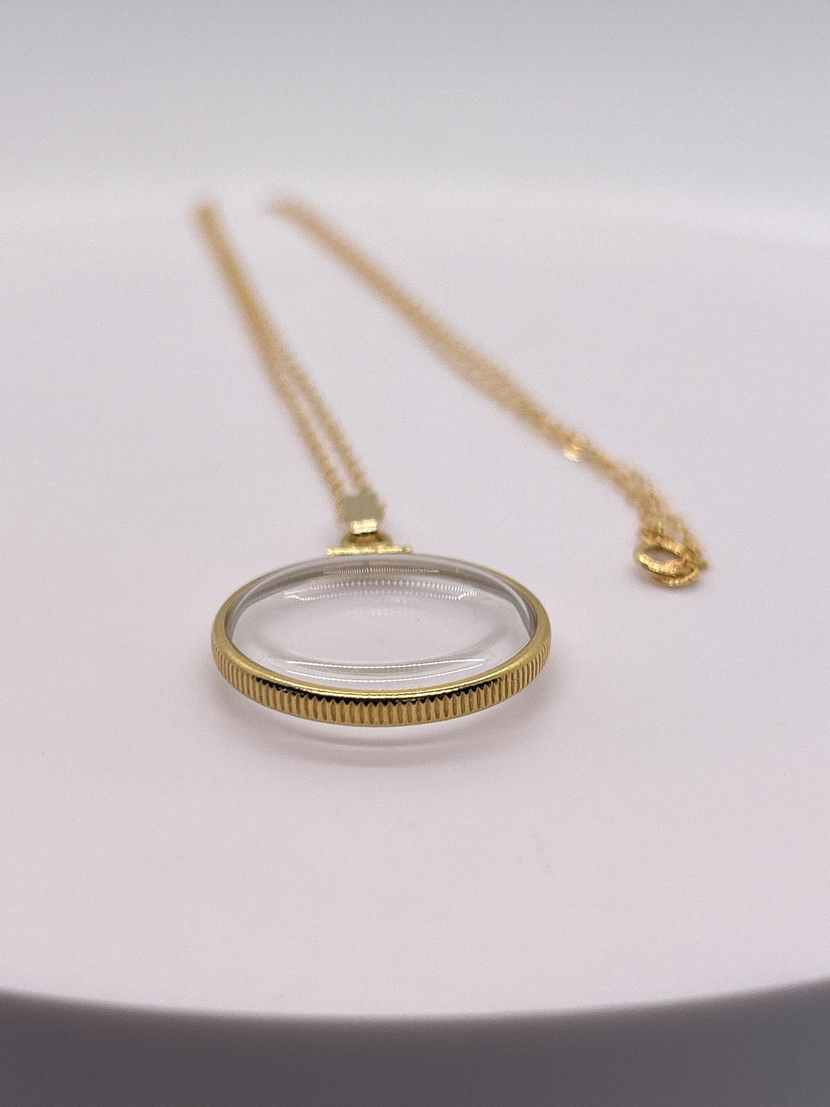 21.5mm solid gold shaker locket detail