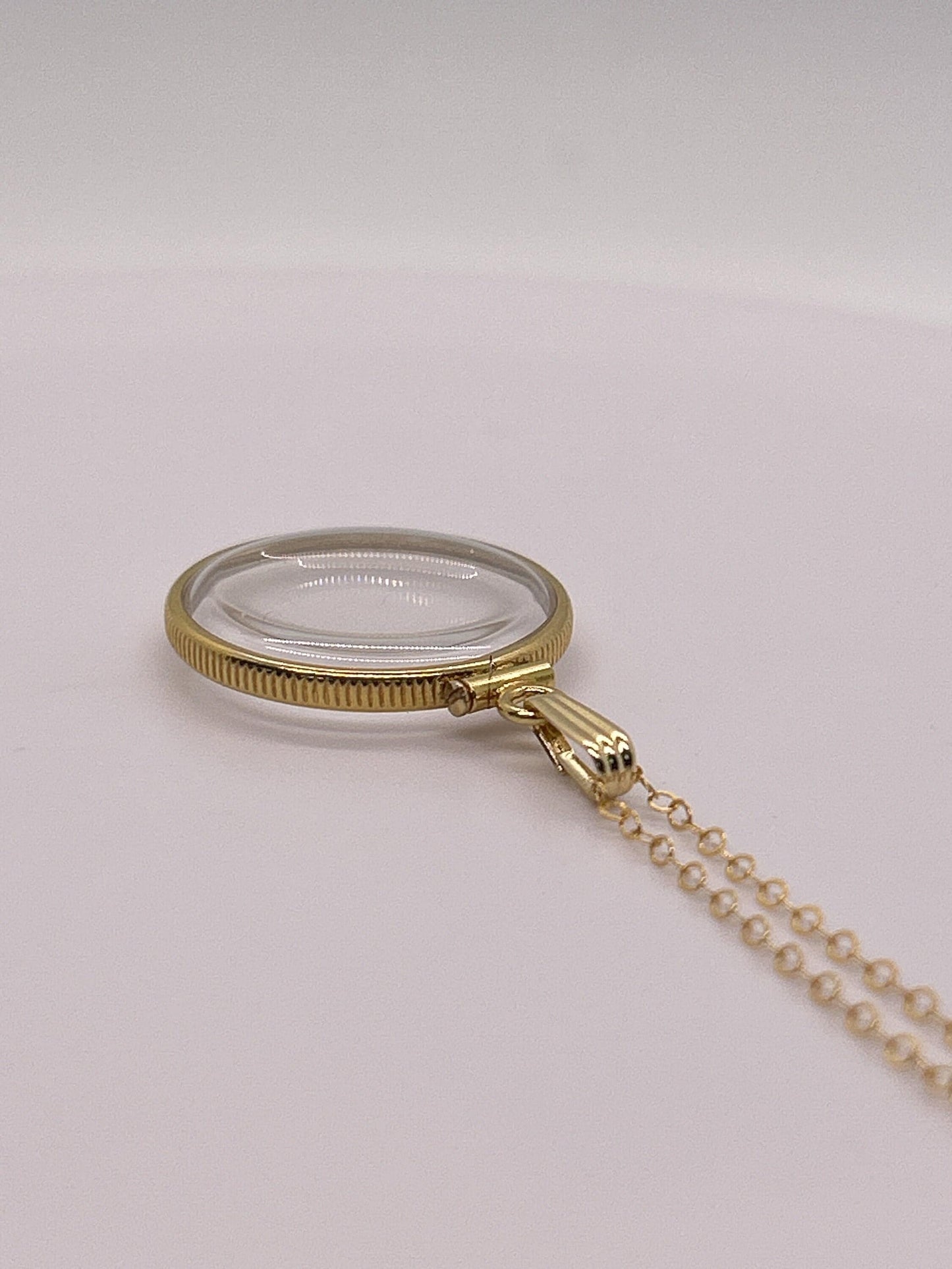21.5mm solid gold shaker locket detail