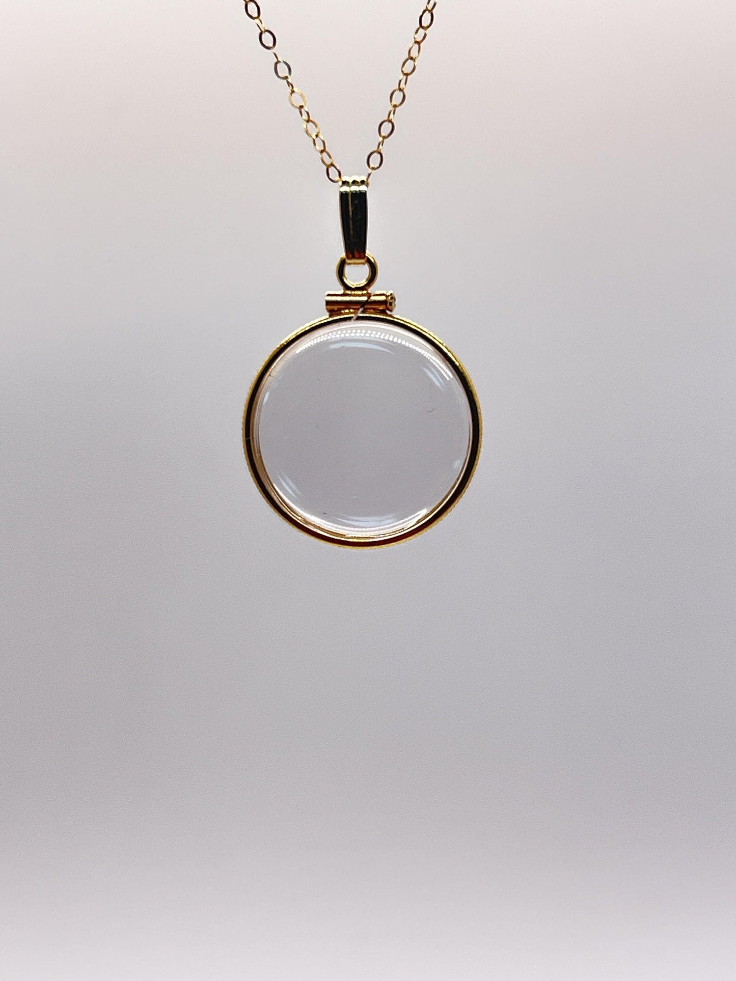 21.5mm solid gold shaker locket detail