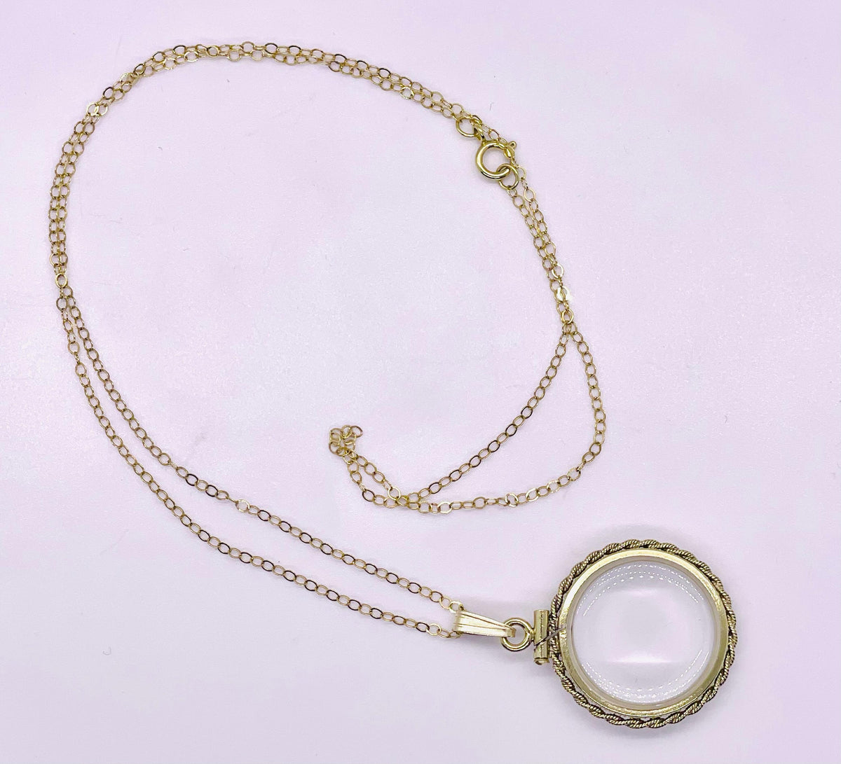 20mm 14K Gold-Filled Rope-Edge Shaker Locket for Keepsakes detail